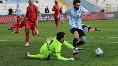 Erzurumspor FK, Manisa FK'yı 1-0 mağlup ederken Mustafa Yumlu'nun golü