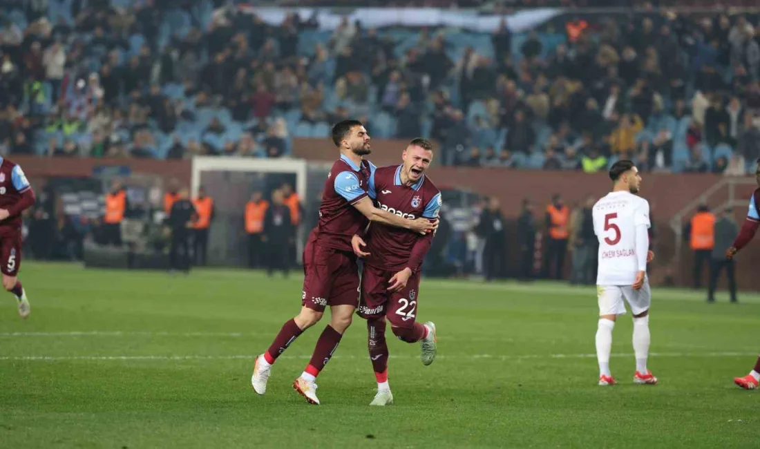 Trabzonspor ile Hatayspor arasında oynanan maçın ilk yarısı 1-1 beraberlikle