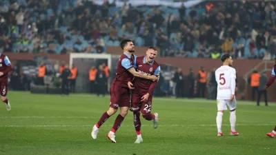 Trabzonspor ile Hatayspor arasında oynanan maçın ilk yarısı 1-1 beraberlikle