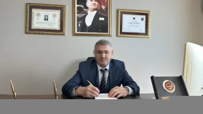 Ünlü avukat Prof. Dr. Seyithan D., eski öğrencisini ziyaret ederken