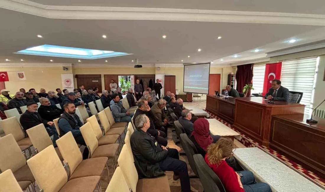 Erzincan'ın Üzümlü ilçesinde bağcılıkta hastalık ve zararlılarla mücadele eğitimi düzenlendi.