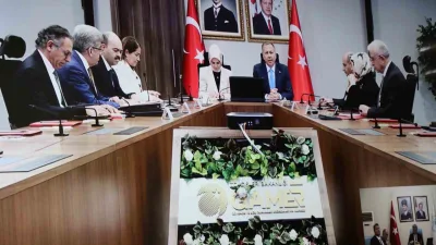 Erzincan Valisi Hamza Aydoğdu, İçişleri Bakanı Ali Yerlikaya ve Aile