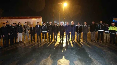 Erzincan Valisi Hamza Aydoğdu, yol denetim noktalarını ziyaret ederek sürücülere