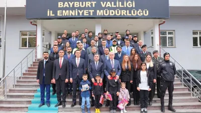 Bayburt Valisi Mustafa Eldivan, bayramda görev yapan güvenlik güçlerini ziyaret