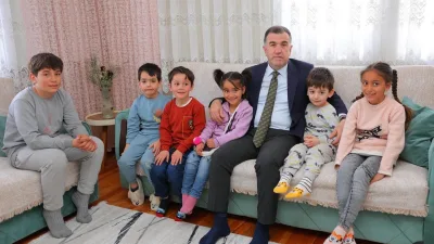 Vali Mustafa Eldivan, Araslı ve Çalhanoğlu ailelerini evlerinde ziyaret ederek