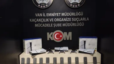 Van'da polis ekipleri gümrük kaçağı malzemeler ele geçirdi. Operasyonlar sonucu