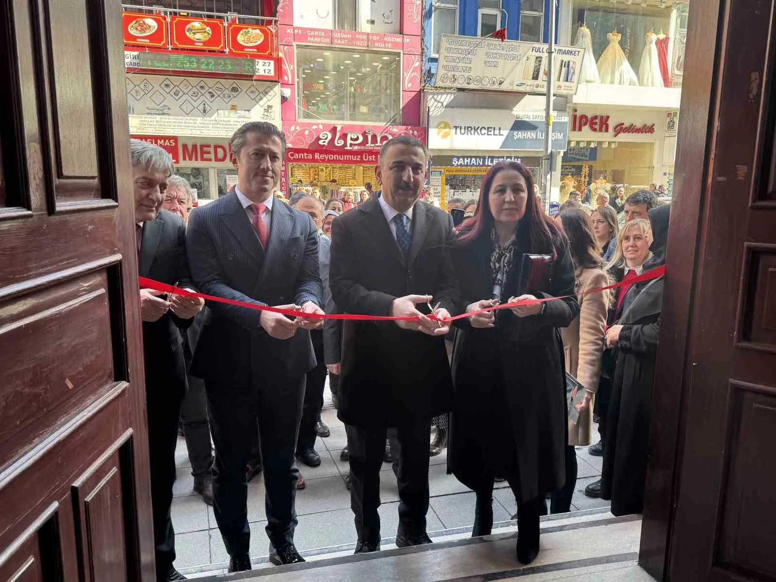 Zonguldak'ta Vergi Haftası kapsamında düzenlenen resim ve afiş yarışmasında dereceye