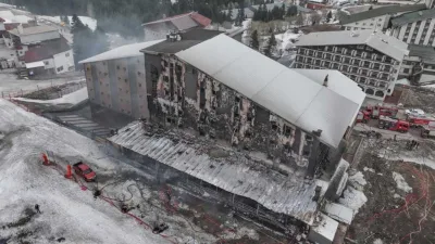 Bursa Uludağ Oteller Bölgesi'nde milli kayakçı Berkin Usta ve babası,