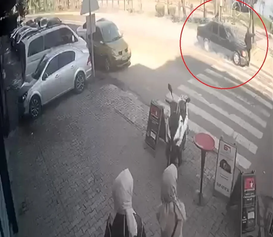 Fatsa'da yaşlı adam yaya geçidinden geçerken otomobil çarptı, hastanede hayatını