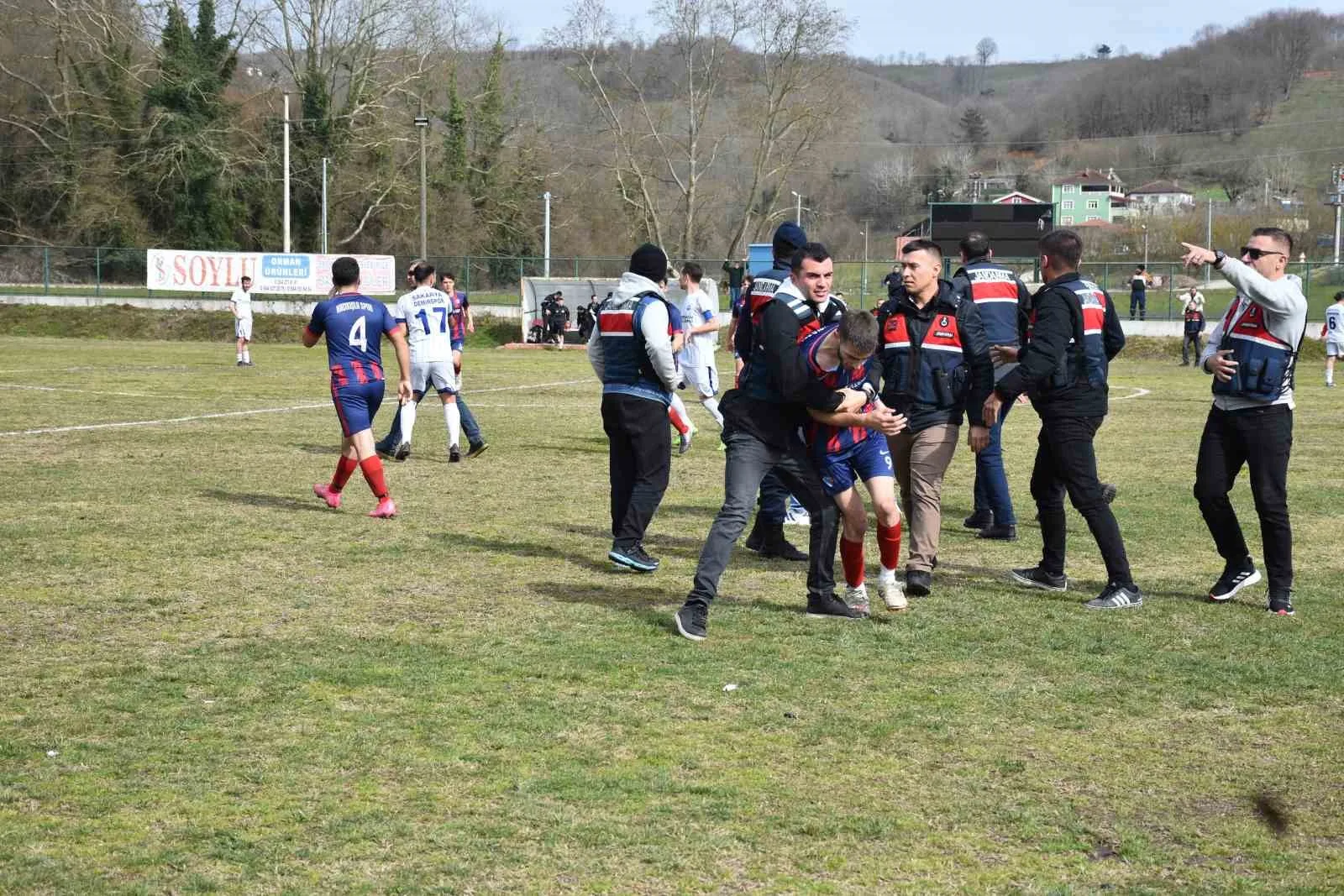 Sakarya 1. Amatör B Grubu maçında Hacıkışlaspor ile Sakarya Demirspor