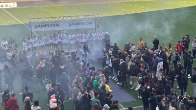 Kadınlar 1. Ligi’ni ikinci tamamlayarak adını Şampiyonluk Play-Off’larına yazdıran Yiğitneco