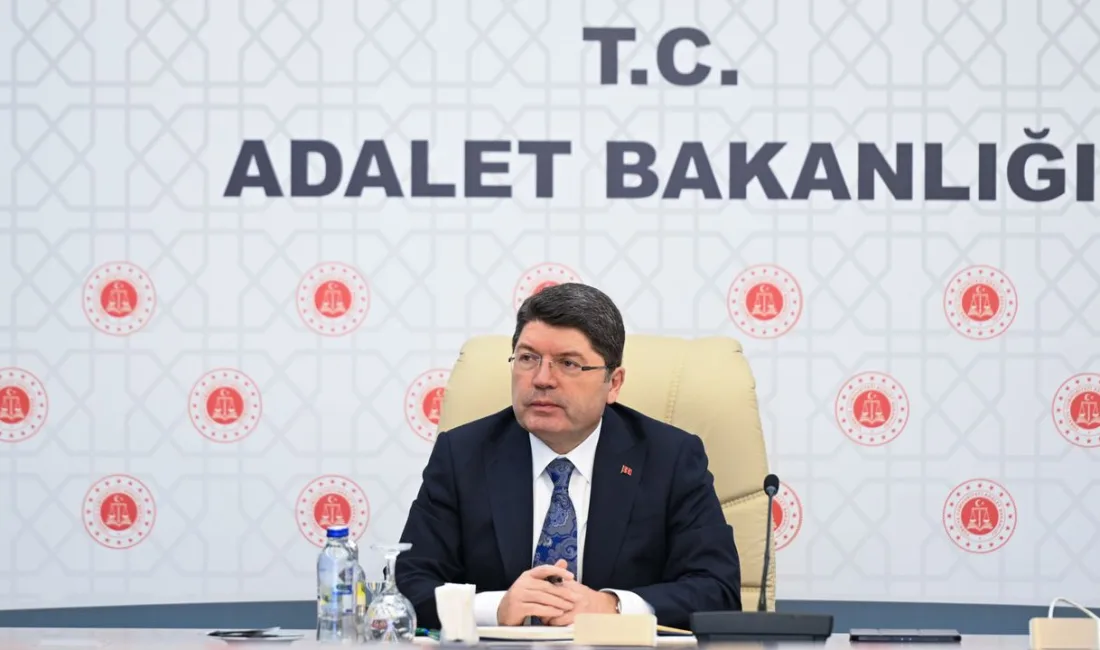 Adalet Bakanı Yılmaz Tunç, terörle mücadelede önceliğin silah bırakılması olduğunu