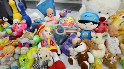 Yunusemre Belediyesi tarafından başlatılan "Bir Kitap Bir Oyuncak, Geleceğe Dokunacak"