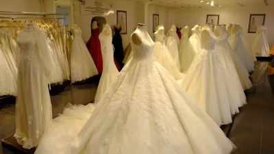 2025'te Z kuşağı, sade gelinlikler yerine 'helen' modelini tercih ediyor.