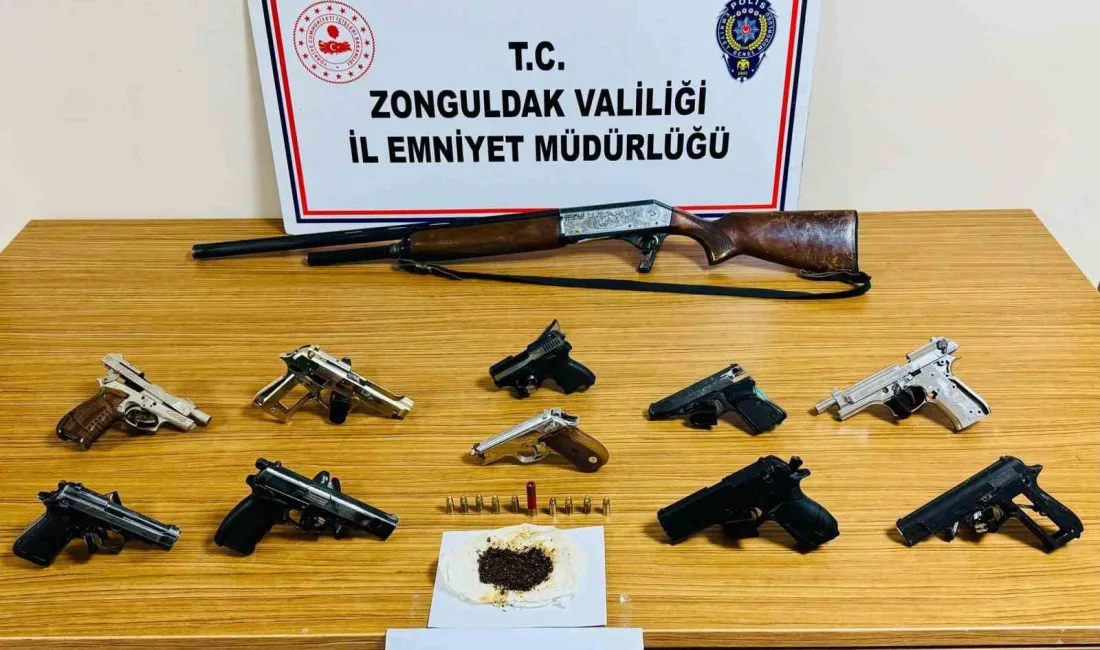 Zonguldak'ta gerçekleştirilen operasyonda 10 tabanca, mühimmat ve uyuşturucu ele geçirildi.