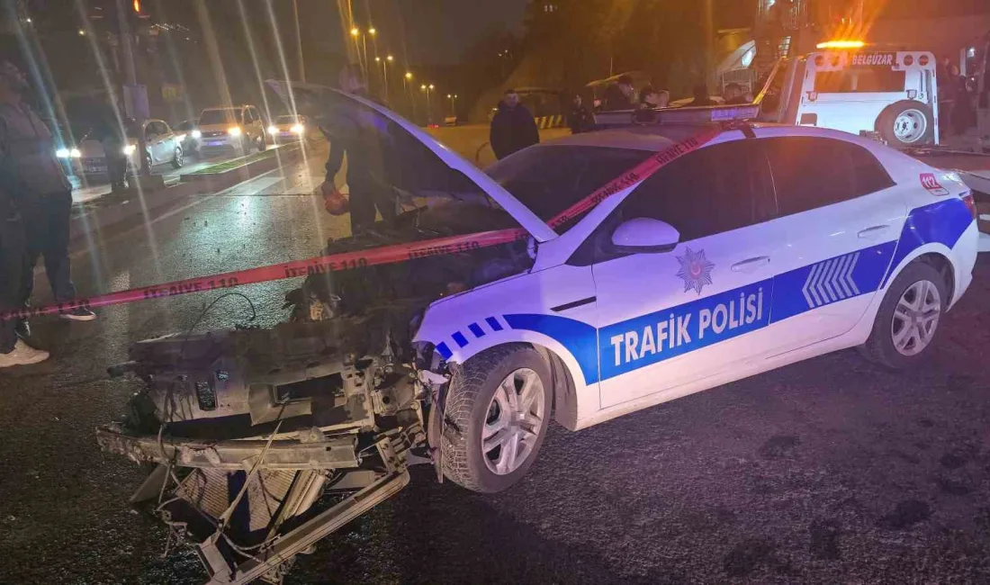 Zonguldak'ın Karadeniz Ereğli ilçesinde polis aracının da karıştığı kavşak kazasında