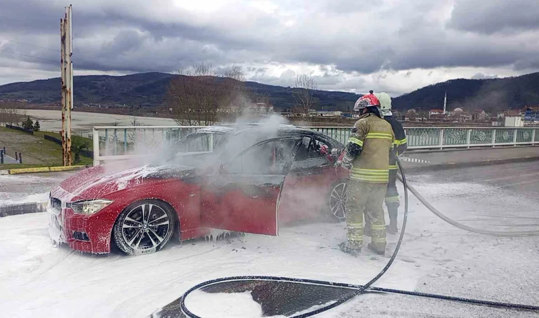 Çaycuma ilçesindeki bir köprü üzerinde seyir halindeki lüks bir BMW,