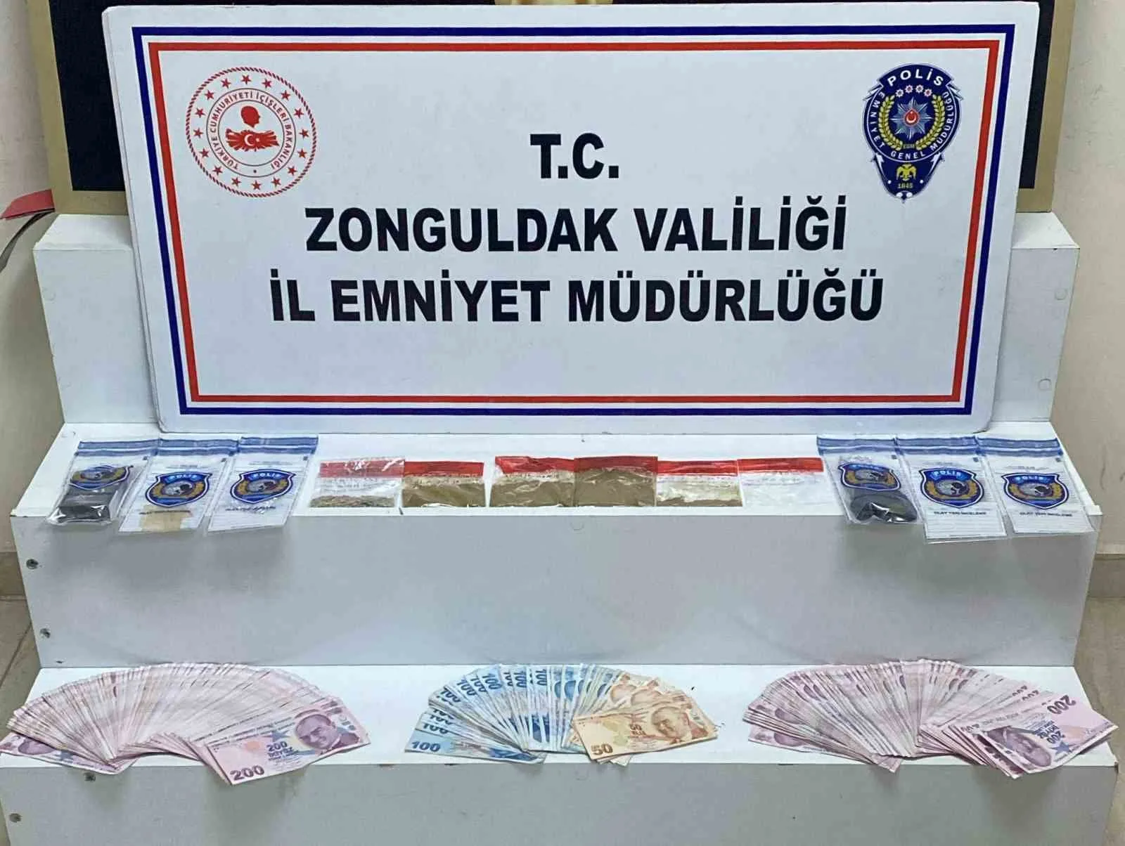 Zonguldak Emniyet Müdürlüğü'nün uyuşturucu operasyonunda E.İ. ve H.K. tutuklandı. Operasyonda