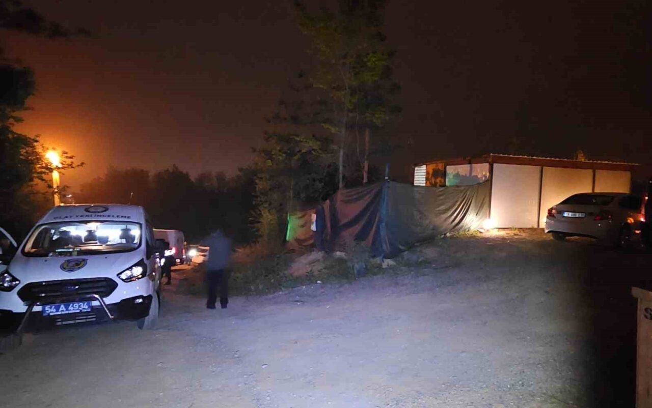 Sakarya’nın Sapanca ilçesinde arkadaş ortamında kazara ateşlendiği öne sürülen tabancadan