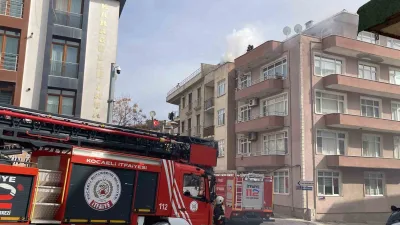 Kocaeli’nin Darıca ilçesinde 4 katlı binanın baca kısmında çıkan yangın,