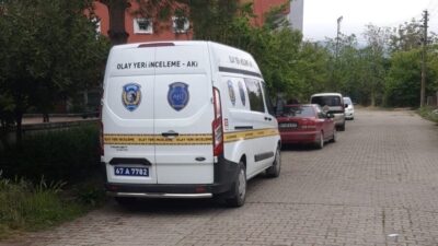 Zonguldak’ın Çaycuma ilçesinde 55 yaşındaki şahıs, evinin balkonunda ölü bulundu.