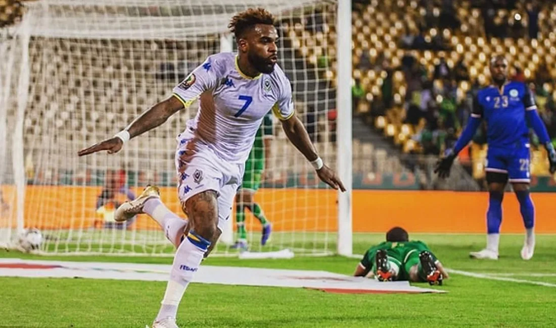Süper Lig'de 2020-2021 sezonunun gol kralı olan Aaron Boupendza, Çin'de