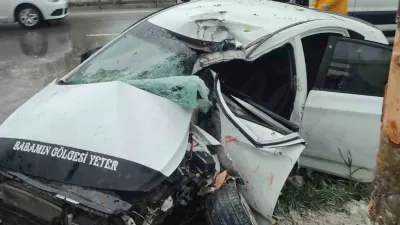 Sakarya'nın Adapazarı ilçesinde meydana gelen trafik kazasında Y.E. ve yanındaki