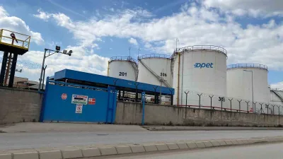 Kocaeli’nin Körfez ilçesinde bir akaryakıt tesisinden yükselen alevler vatandaşları korkuttu.