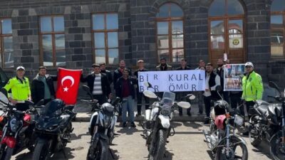 Kars’ta motosiklet sürücüleri “Bir Kural Bir Ömür” Projesi ile bilgilendirildi.