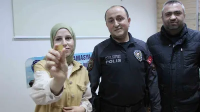 Amasya'da alışveriş sonrası yarım altınını kaybeden Nuriye Keten, umutsuzca polisten