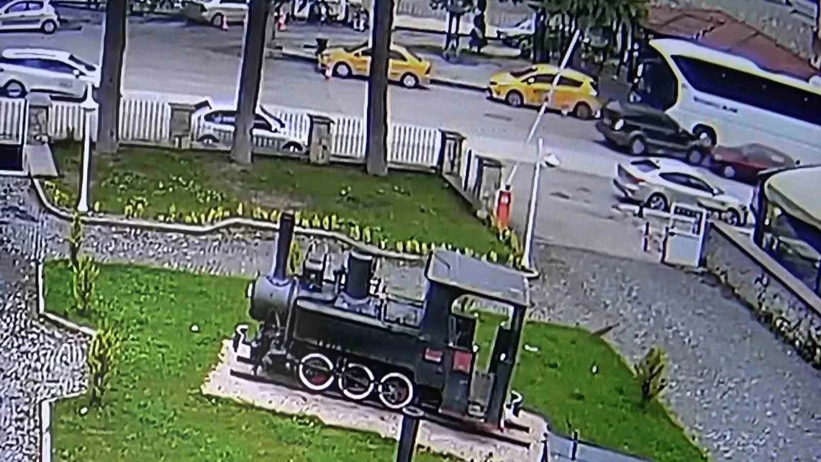 Amasya’da kalp krizi geçiren sürücünün kontrolünden çıkan otomobil karşı şeritten