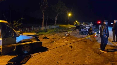 Suluova'da minibüsle hafif ticari aracın çarpışması sonucu 7 kişi yaralandı.