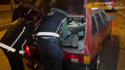 Amasya'da durdurulan bir otomobilde, bagajda da olmak üzere 6 Afganistan