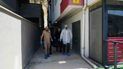 Kastamonu’da apartmanı saran koku ihbarı üzerine ekiplerin girdiği evde, 28