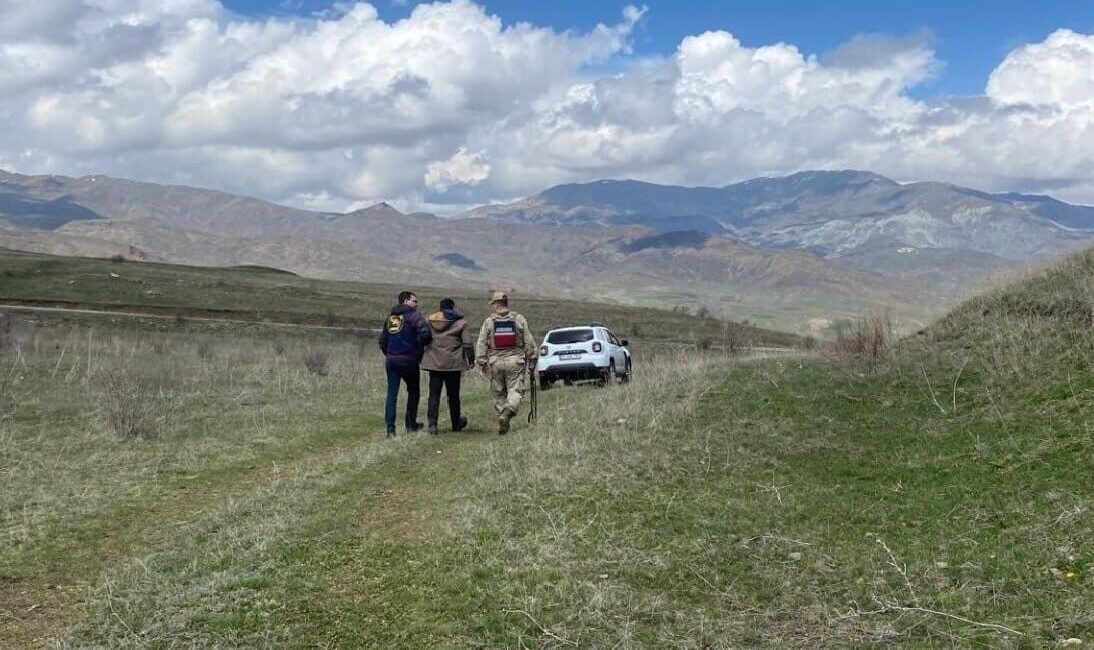 Aranan şahıs jandarmadan kaçamadı Erzurum İl Jandarma Komutanlığına bağlı Narman İlçe Jandarma Komutanlığı ve