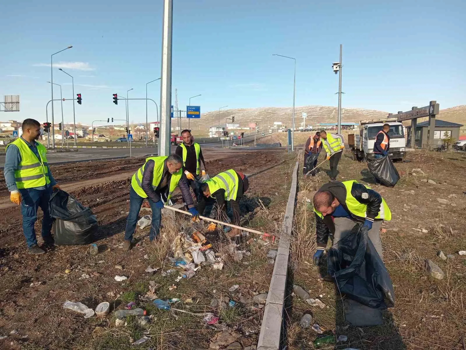 Toplum Destekli Polislik Şube Müdürlüğü ekipleri kentte, park, bahçe ve