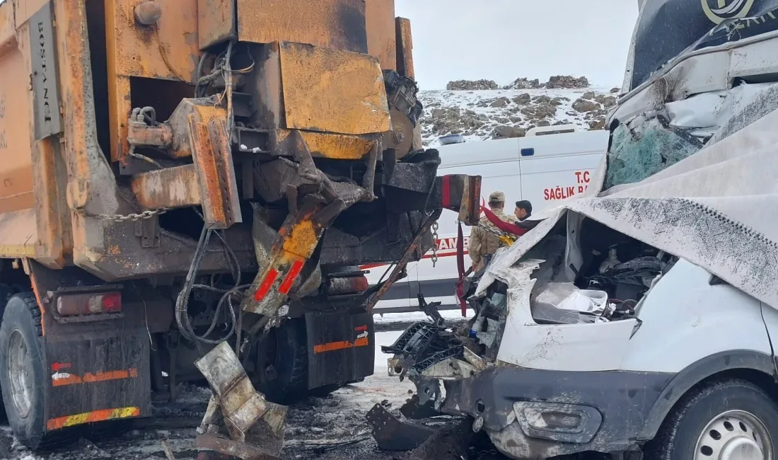 Kars kara yolunda kamyonetin kar küreme aracına çarpması sonucu 1