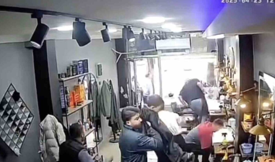 İstanbul’da meydana gelen deprem esnasında Arnavutköy’de bir erkek kuaförü, tıraş