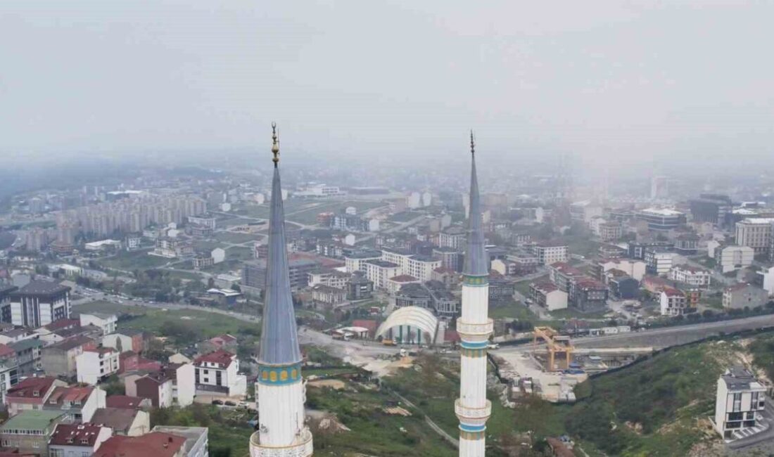İstanbul’da meydana gelen 6,2 büyüklüğündeki depremde Arnavutköy’de bulunan Sıddık Camii