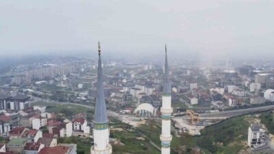 İstanbul’da meydana gelen 6,2 büyüklüğündeki depremde Arnavutköy’de bulunan Sıddık Camii