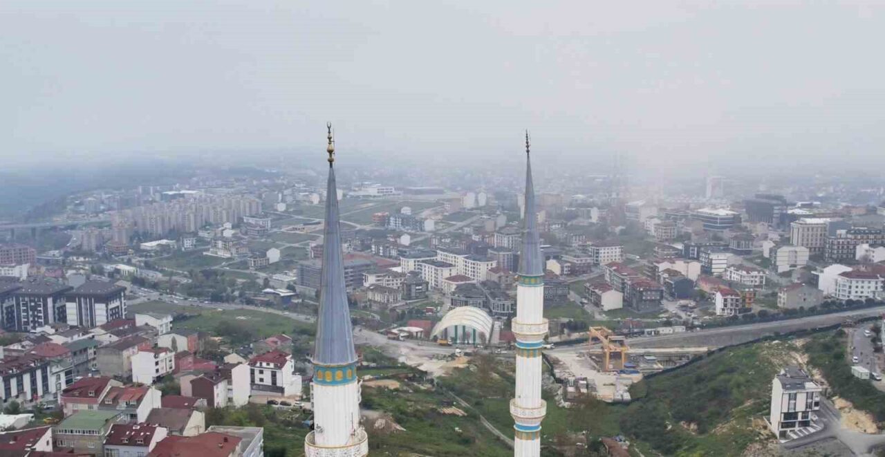 İstanbul’da meydana gelen 6,2 büyüklüğündeki depremde Arnavutköy’de bulunan Sıddık Camii