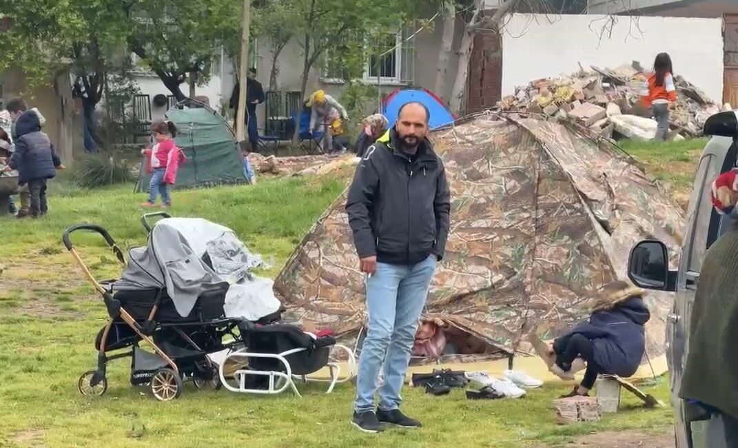 Arnavutköy’de deprem sırasında büyük panik yaşayan vatandaşlar Şehir Parkı’nı doldurdu.