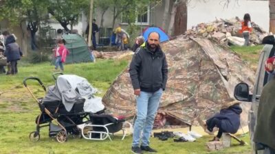 Arnavutköy’de deprem sırasında büyük panik yaşayan vatandaşlar Şehir Parkı’nı doldurdu.