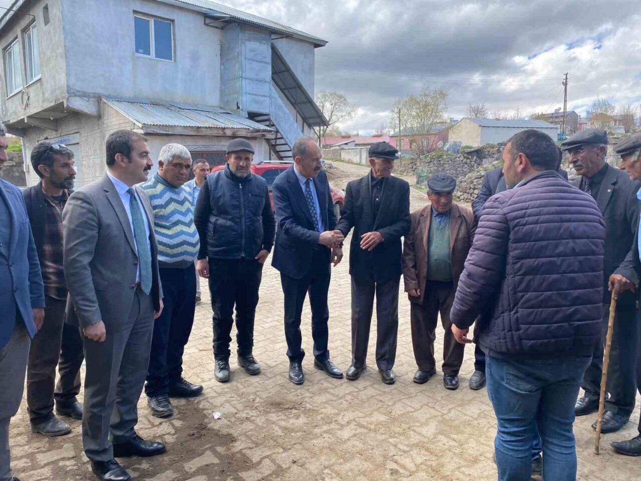 Kars’ta aralarında husumet bulunan 2 aile Kaymakam Muhammed Burak Akköz’ün