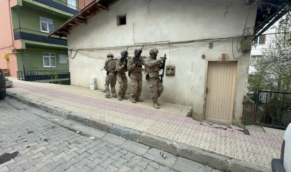 Artvin ve Trabzon’da silah kaçakçılığına yönelik düzenlenen eş zamanlı operasyonlarda