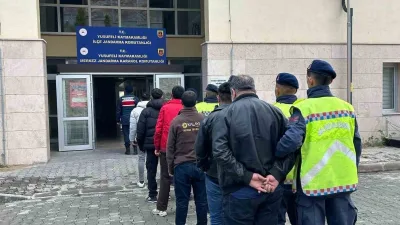 Artvin'de yapılan istihbari çalışmalar sonucunda düzensiz göçmen taşıyan 2 organizatör
