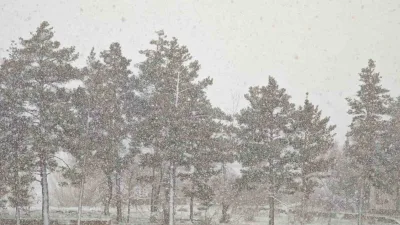 Erzurum’un Aşkale ilçesinde dün gece yarısından itibaren başlayan kar yağışı