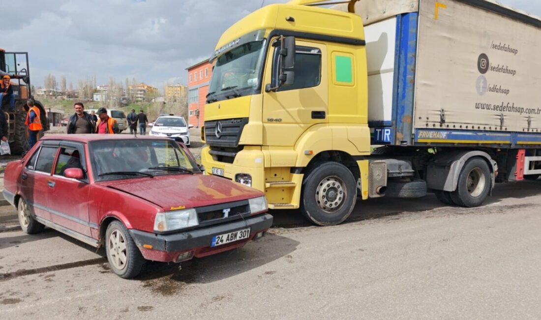 Erzurum’un Aşkale ilçesinde ışıklarda tırın sürüklediği otomobildeki 3 kişi yaralandı.