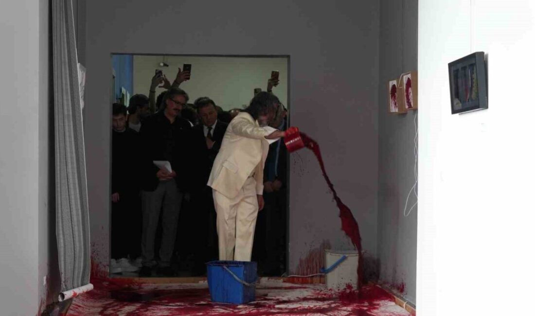 Atatürk Üniversitesi Güzel Sanatlar Fakültesi tüm bölümlerin katılımıyla hazırlanan karma