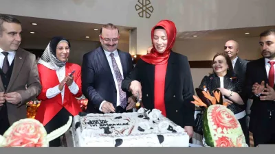 Atatürk Üniversitesi Rektörü Prof. Dr. Ahmet Hacımüftüoğlu, Ramazan Bayramı'nda personelle